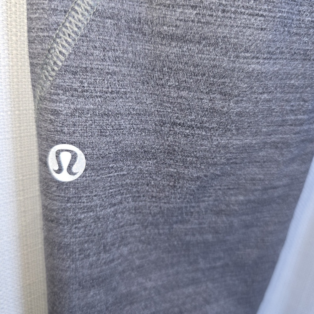 Lululemon Women's Cropped Leggings Sz 8 Striped Black Gray Zipper Pockets Mesh - Picture 8 of 10